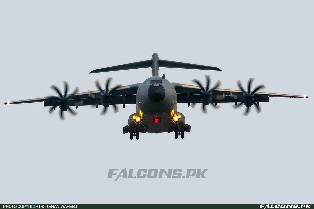 Airbus tests A400M military plane as water bomber
