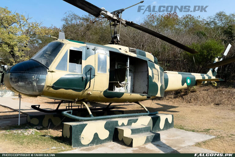 Pakistan Army Aviation Bell UH-1 Iroquois, Reg: 6-4364 (Photo by Tahir Sultan)