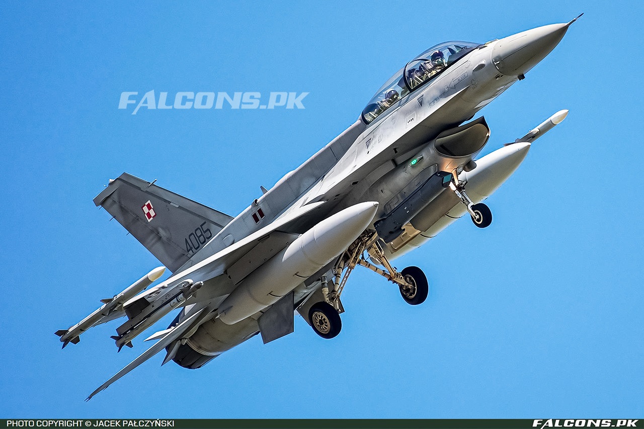 Polish Air Force Lockheed Martin F-16D Fighting Falcon, Reg: 4085 - Photo by Jacek Pałczyński